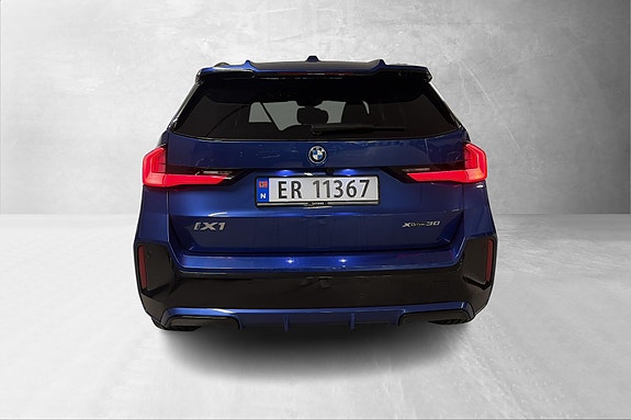 BMW iX1 4 of 29