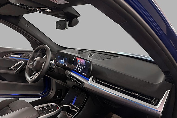BMW iX1 14 of 29