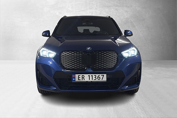 BMW iX1 8 of 29