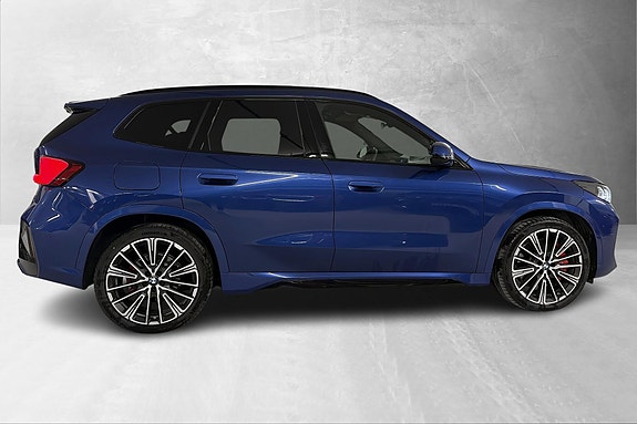 BMW iX1 6 of 29