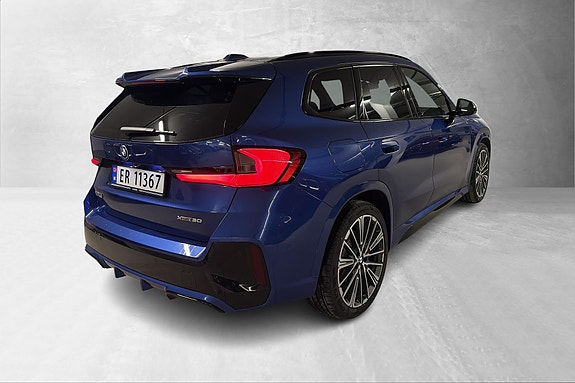 BMW iX1 5 of 29