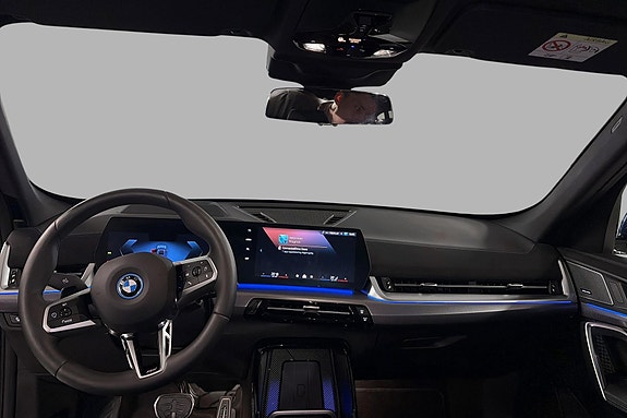 BMW iX1 9 of 29