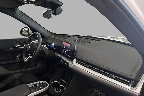 BMW iX1 16 of 27