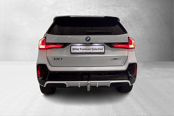 BMW iX1 4 of 27