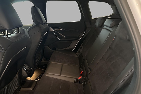 BMW iX1 17 of 27