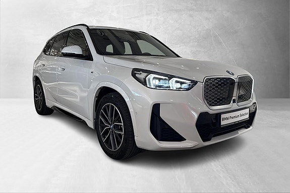 BMW iX1 7 of 27