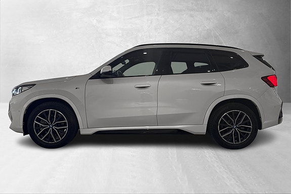 BMW iX1 2 of 27
