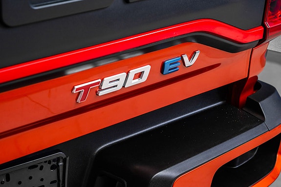 Maxus T90 EV 6 of 17