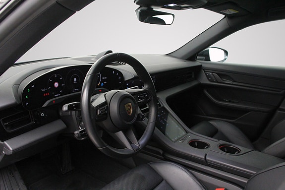 Porsche Taycan Cross Turismo 18 of 30
