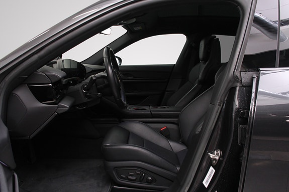 Porsche Taycan Cross Turismo 17 of 30