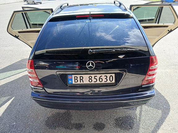 Mercedes-Benz C200 d 2 of 14