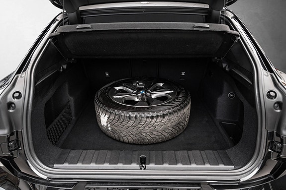 BMW iX2 25 of 27