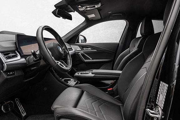 BMW iX2 11 of 27