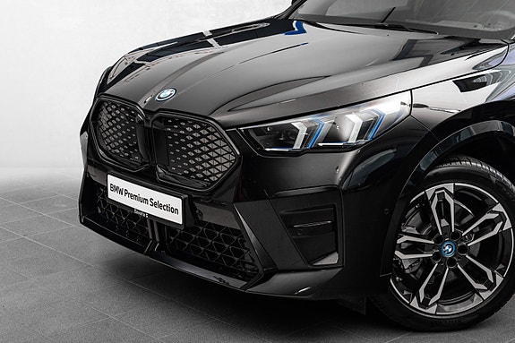 BMW iX2 2 of 27