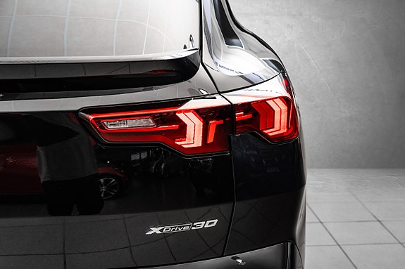 BMW iX2 7 of 27