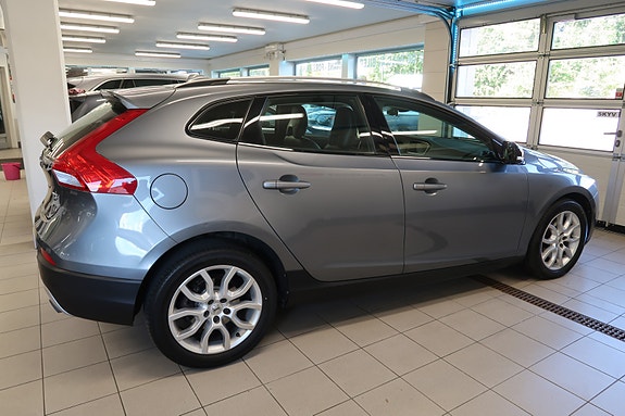 Volvo V40 Cross Country 11 of 30