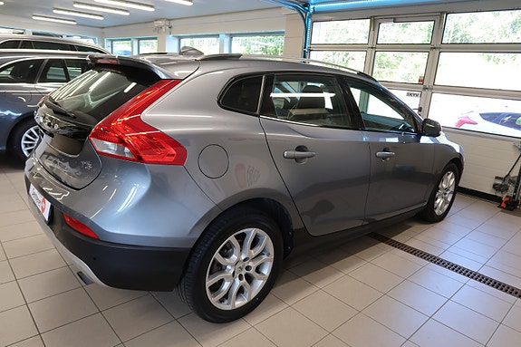 Volvo V40 Cross Country 10 of 30