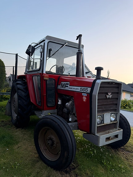 Massey Ferguson 565 2 of 9