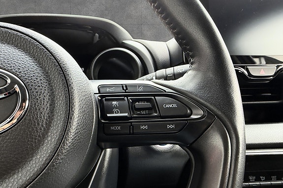 Toyota Yaris 8 of 15
