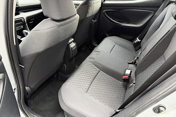 Toyota Yaris 13 of 15