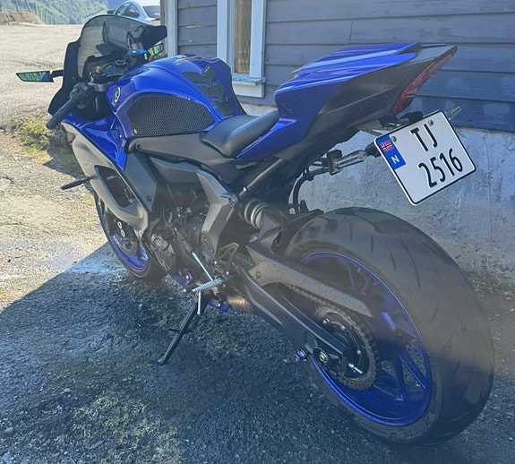 Yamaha R7 6 of 16