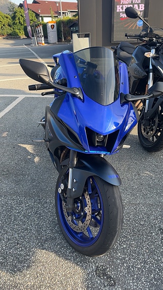Yamaha R7 2 of 16