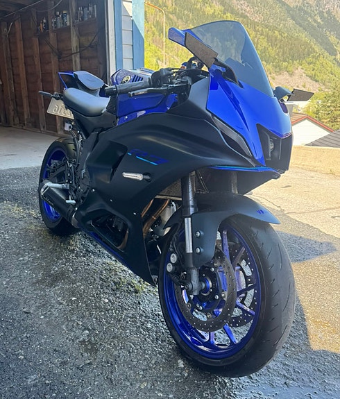 Yamaha R7 9 of 16