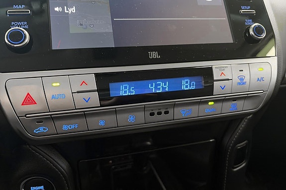 Toyota Land Cruiser 13 of 30