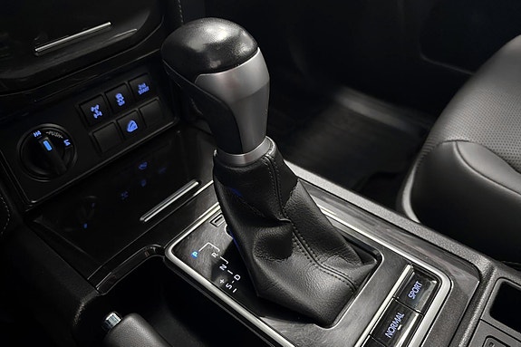 Toyota Land Cruiser 12 of 30