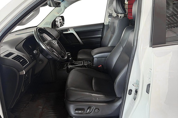 Toyota Land Cruiser 7 of 30