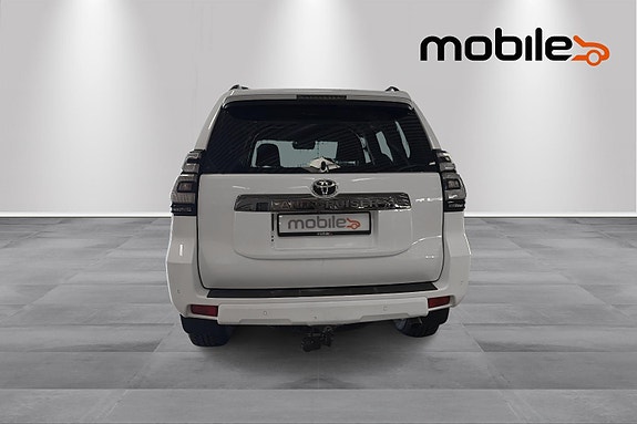 Toyota Land Cruiser 4 of 30