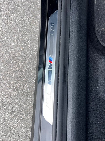 BMW iX1 4 of 8
