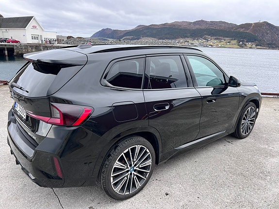 BMW iX1 8 of 8