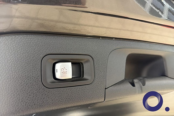Mercedes-Benz EQC400 28 of 28