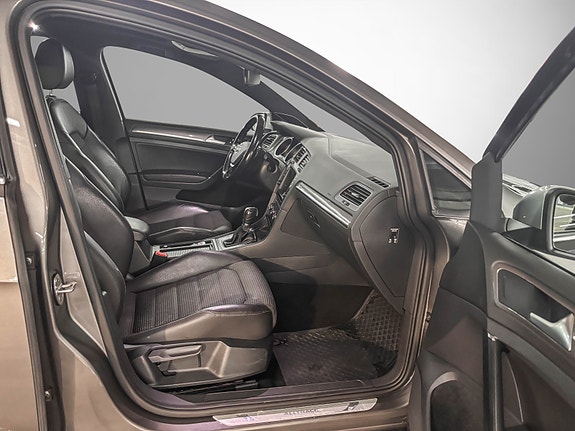Volkswagen Golf Alltrack 16 of 26