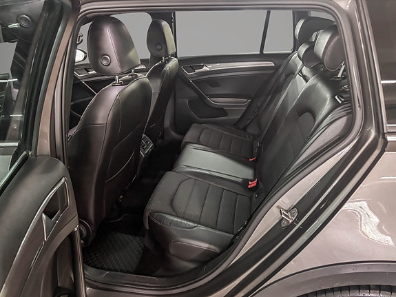 Volkswagen Golf Alltrack 18 of 26
