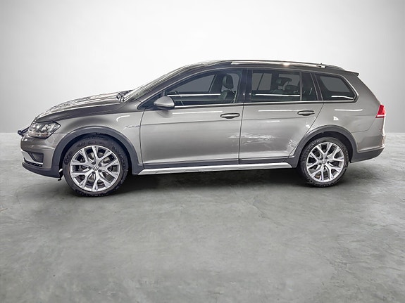 Volkswagen Golf Alltrack 2 of 26