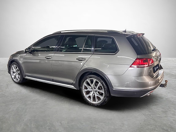 Volkswagen Golf Alltrack 3 of 26