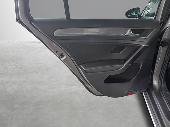 Volkswagen Golf Alltrack 17 of 26