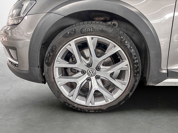 Volkswagen Golf Alltrack 9 of 26