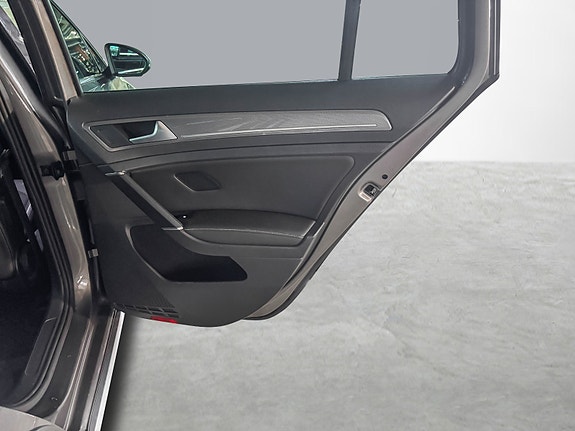 Volkswagen Golf Alltrack 19 of 26