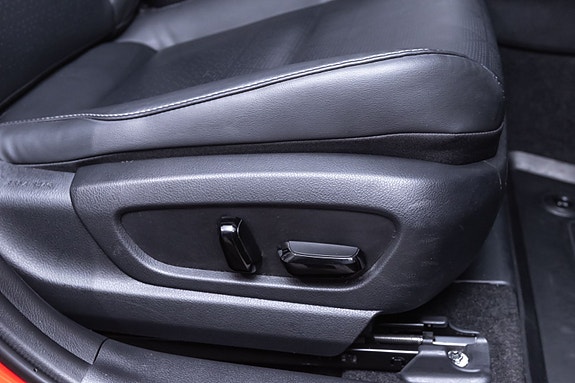 Lexus UX300e 28 of 29
