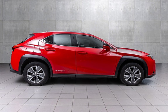 Lexus UX300e 7 of 29