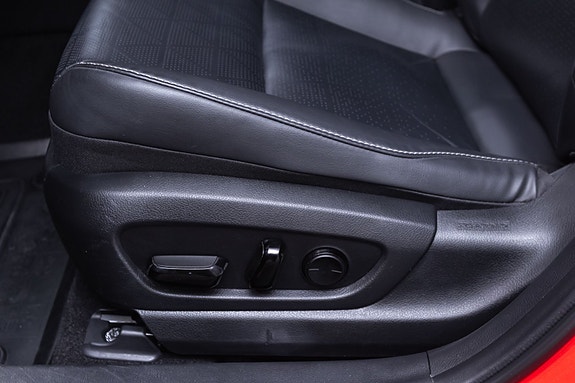 Lexus UX300e 22 of 29