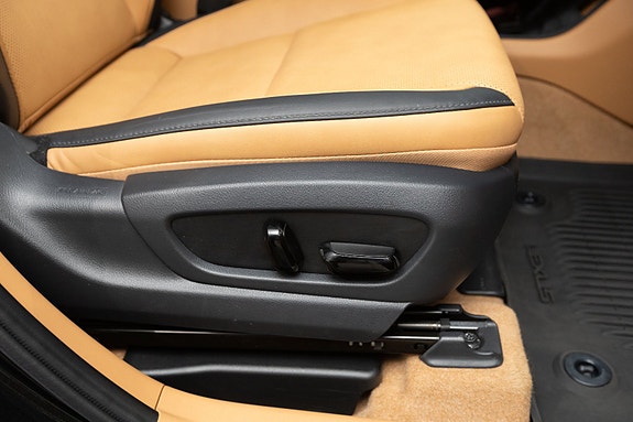 Lexus RZ450e 29 of 30