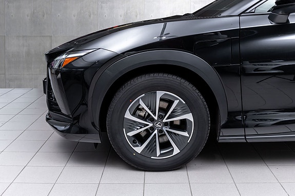 Lexus RZ450e 2 of 30