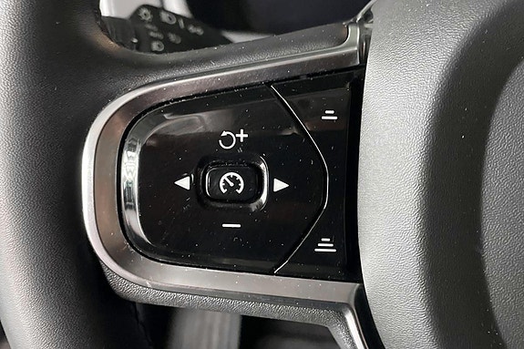 Volvo XC90 10 of 24