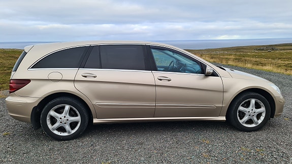 Mercedes-Benz R320 2 of 16