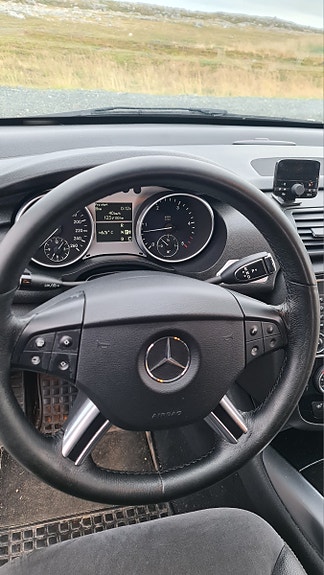 Mercedes-Benz R320 8 of 16
