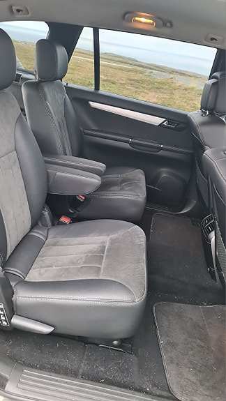 Mercedes-Benz R320 13 of 16